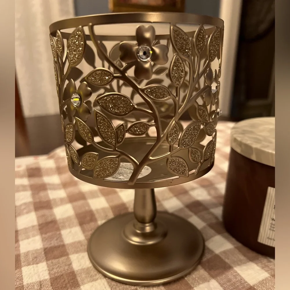 NWT, BBW BUNDLE, TWO 3 WICK CANDLES & DECORATIVE 3 WICK CANDLE HOLDER - Picture 6 of 8
